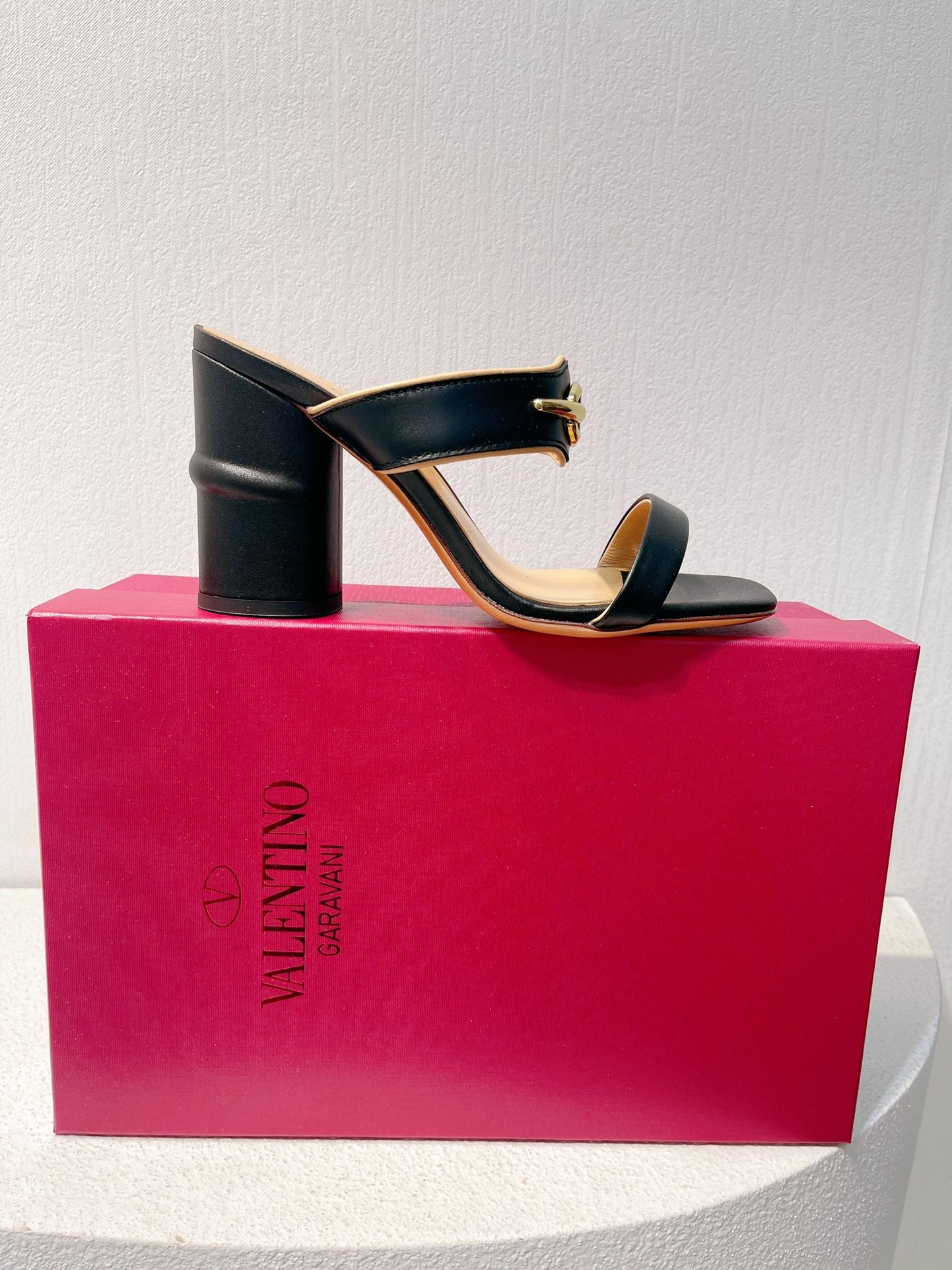 VT Heeled Sandal Black Cowhide 292885