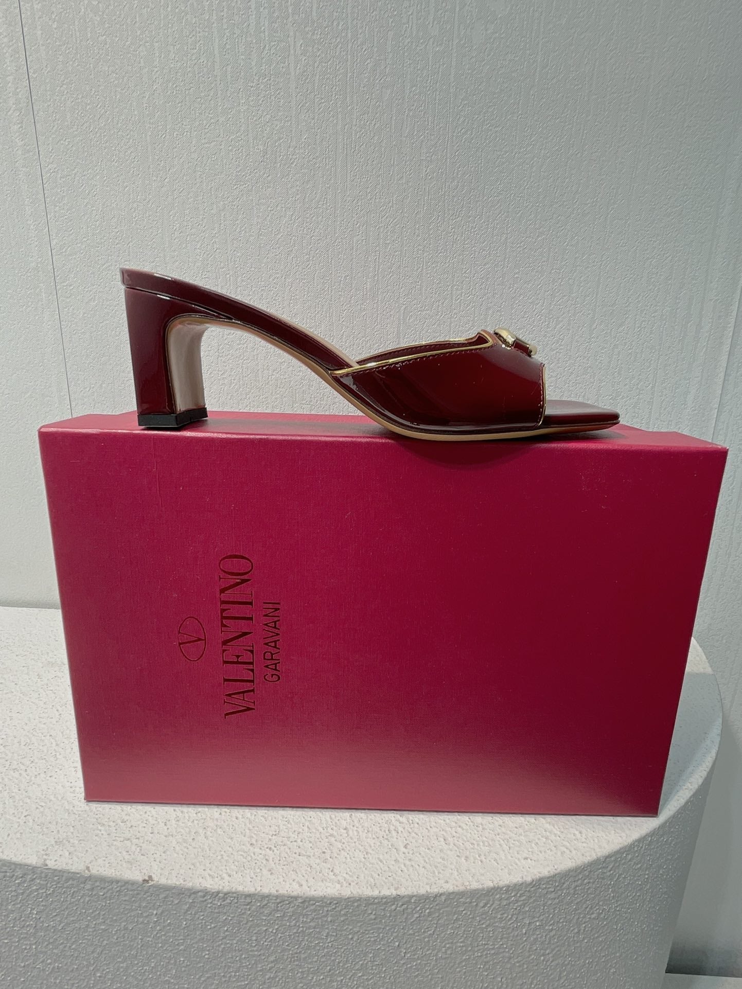 VT Mid Heel Mule Sandal Ruby Red Sheepskin 292761