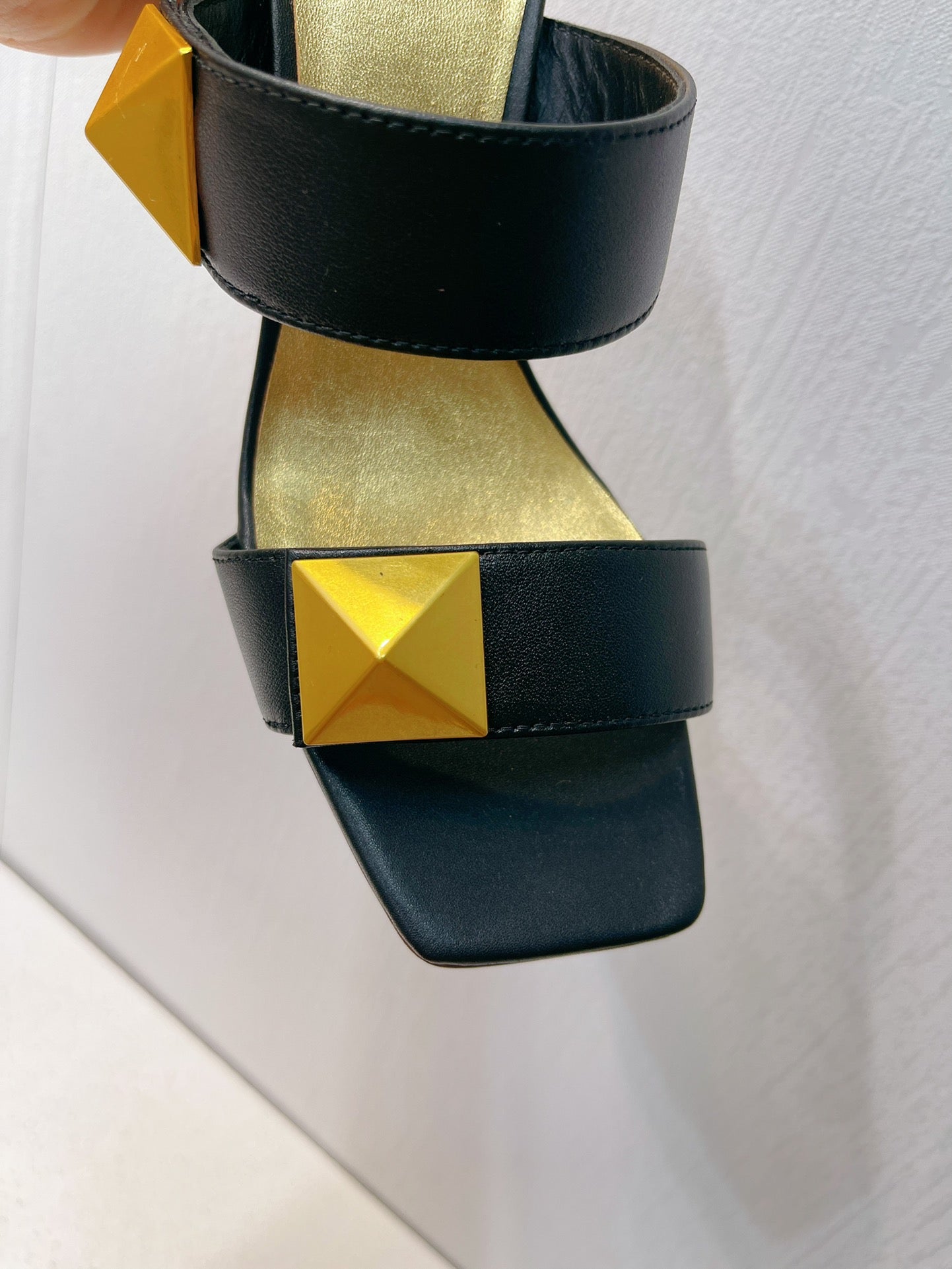 VT One Stud Leather Sandals Black Cowhide 292887