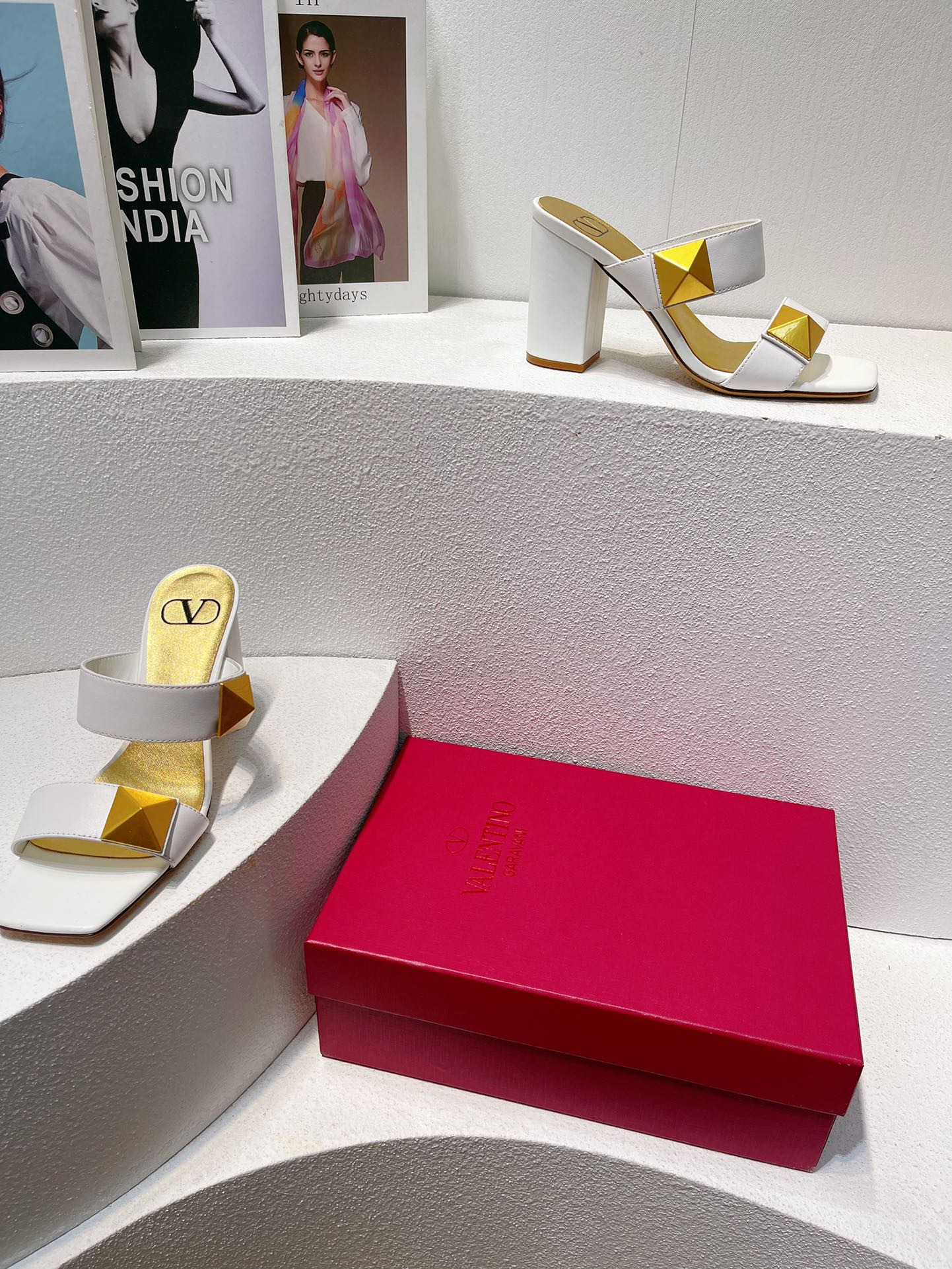 VT One Stud Leather Sandals White Cowhide 292888