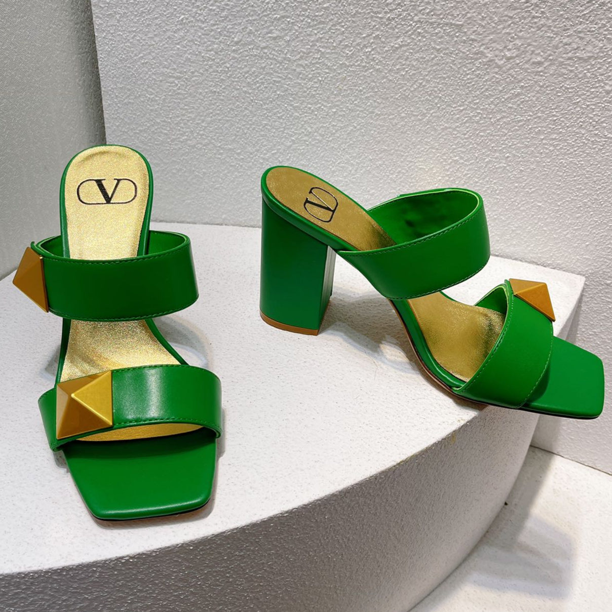 VT One Stud Leather Sandals Green Cowhide 292890