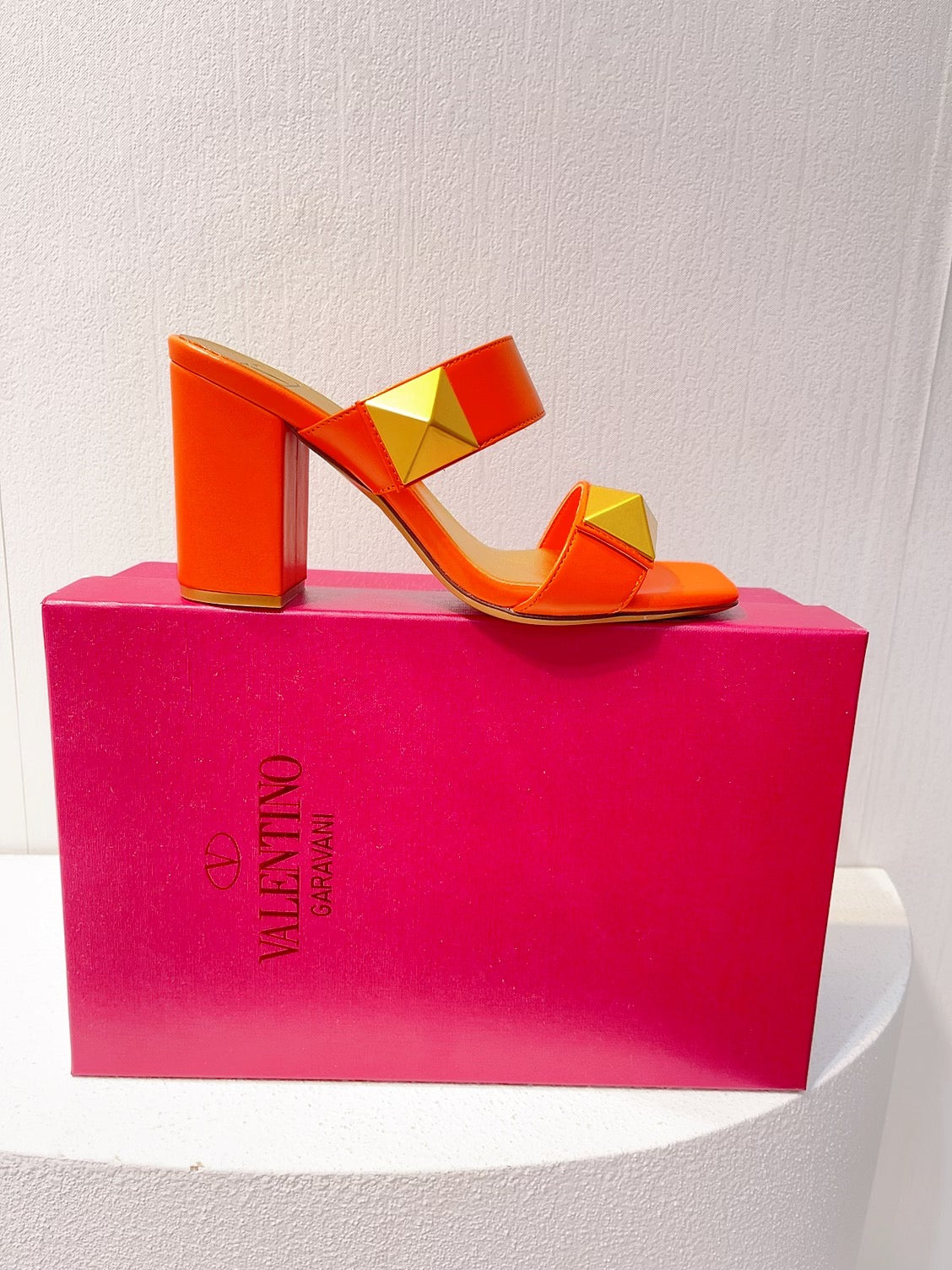 VT One Stud Leather Sandals Orange Cowhide 292755