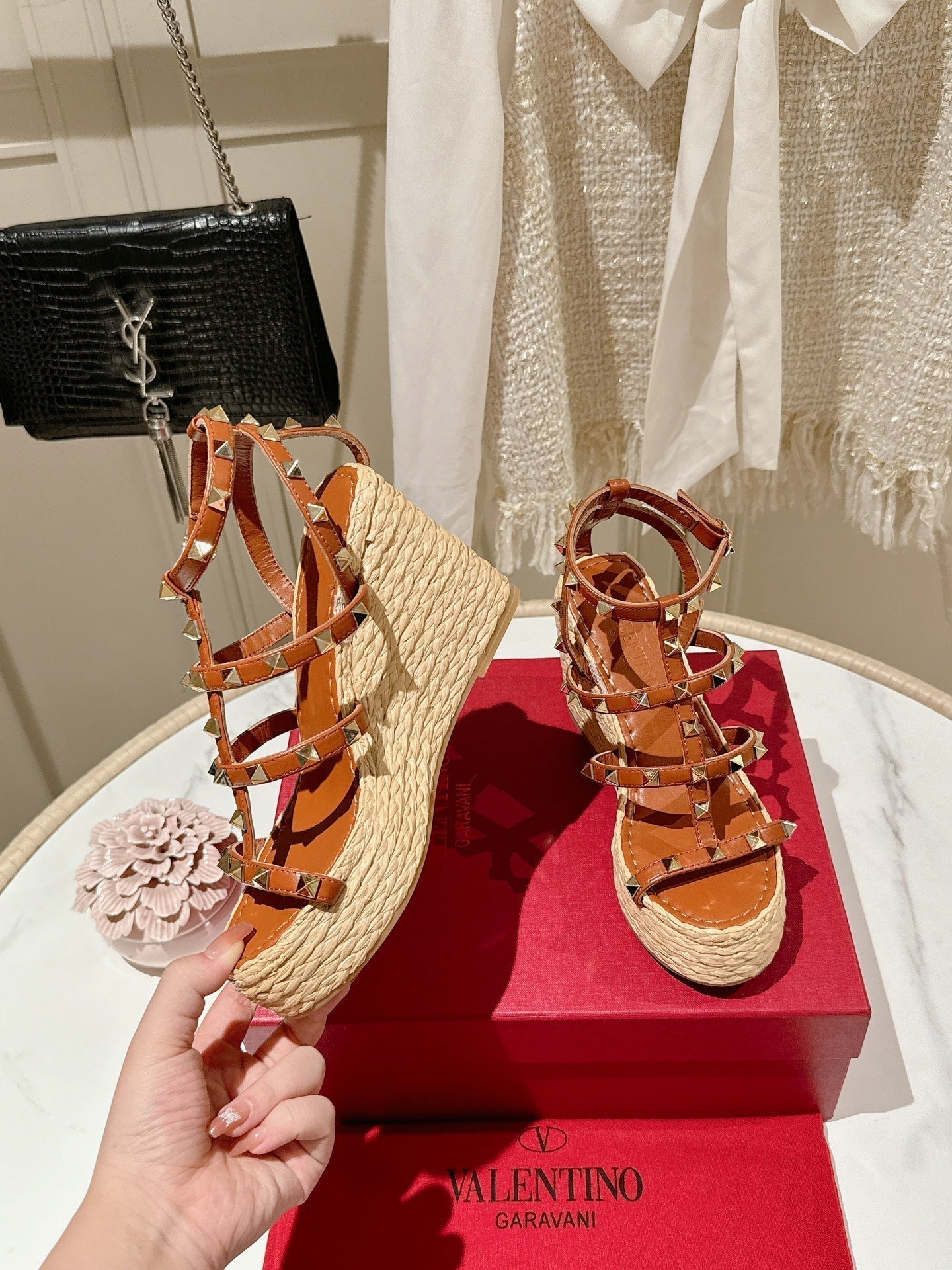 Rockstud Ankle Strap Wedge Sandal In Yam Orange Calfskin Leather And Beige Raffia 100mm 829390