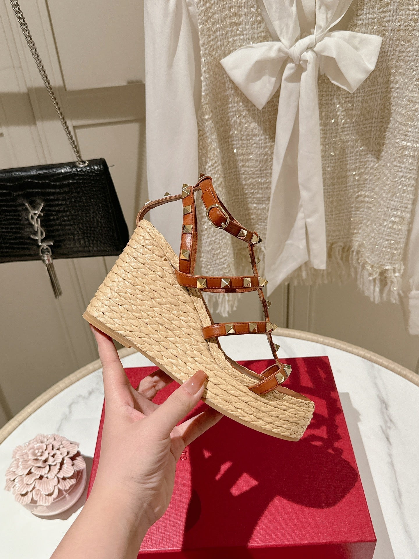 Rockstud Ankle Strap Wedge Sandal In Yam Orange Calfskin Leather And Beige Raffia 100mm 829390