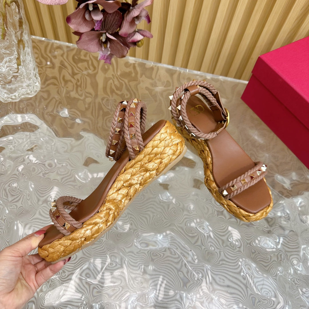 Rockstud Flatform Sandal 45mm In Brown Mix Brownish Pink Calfskin And Raffia 102842