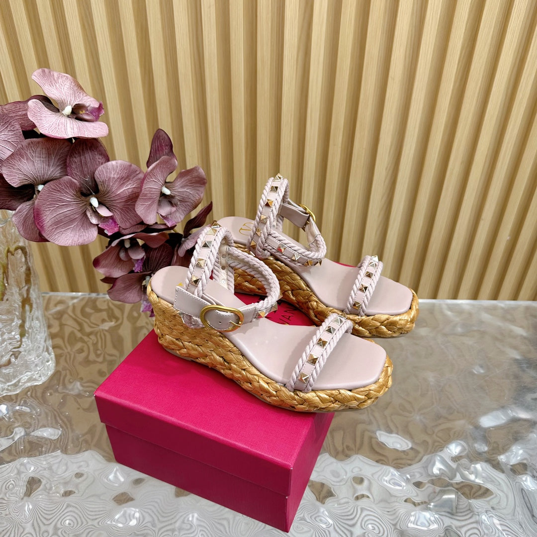 Rockstud Flatform Sandal 75mm In Rose Pink Calfskin And Raffia  102858