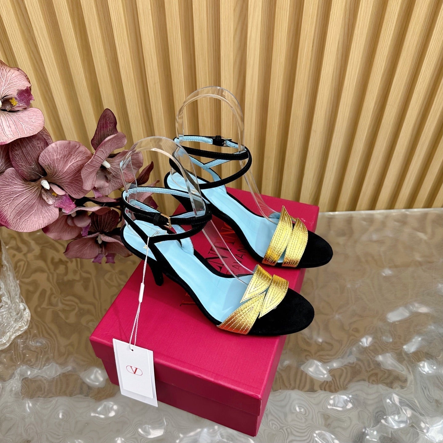 VT 25 Feuillage En Feuille Sandals Black Gold Cowhide 331925