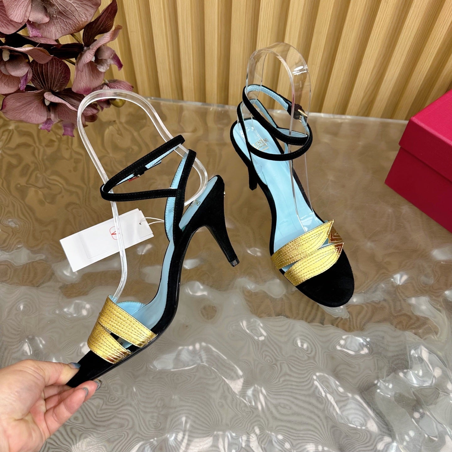 VT 25 Feuillage En Feuille Sandals Black Gold Cowhide 331925