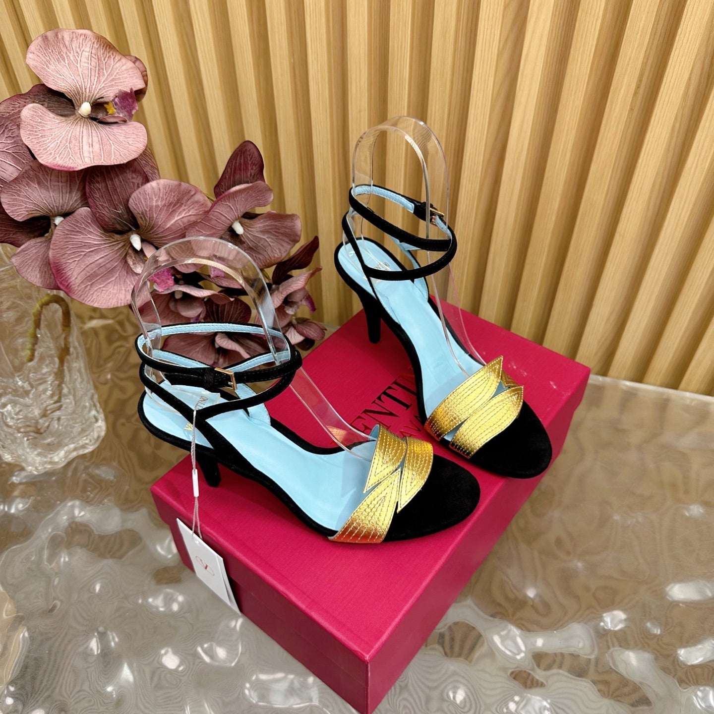 VT 25 Feuillage En Feuille Sandals Black Gold Cowhide 331925