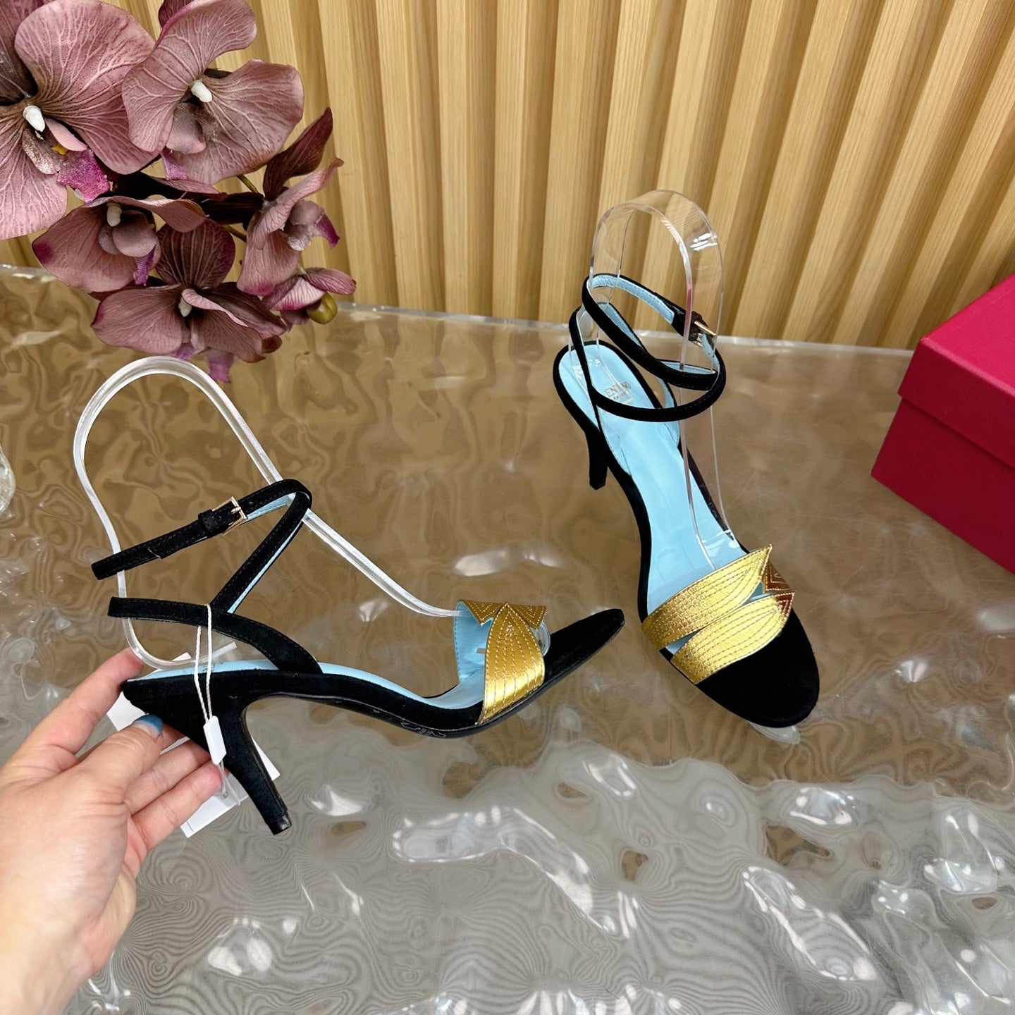 VT 25 Feuillage En Feuille Sandals Black Gold Cowhide 331925