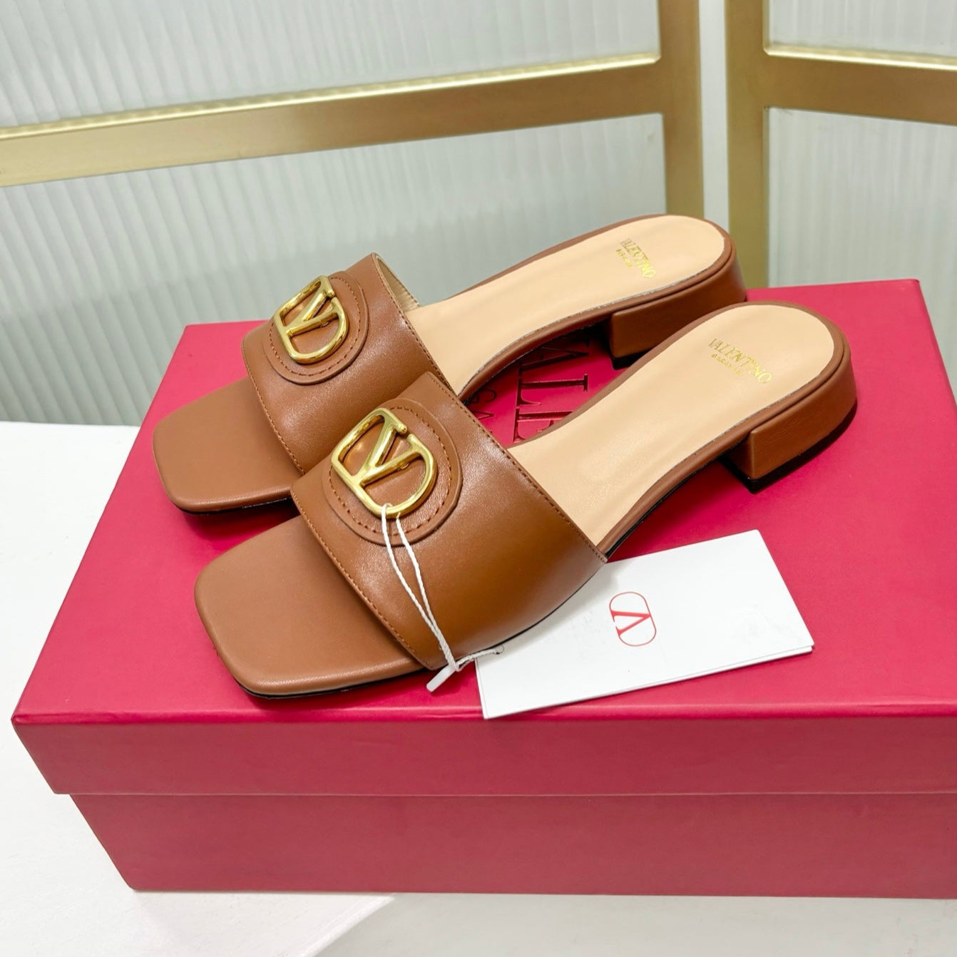 VT 25 Vlogo Slides 2cm Brown Cowhide