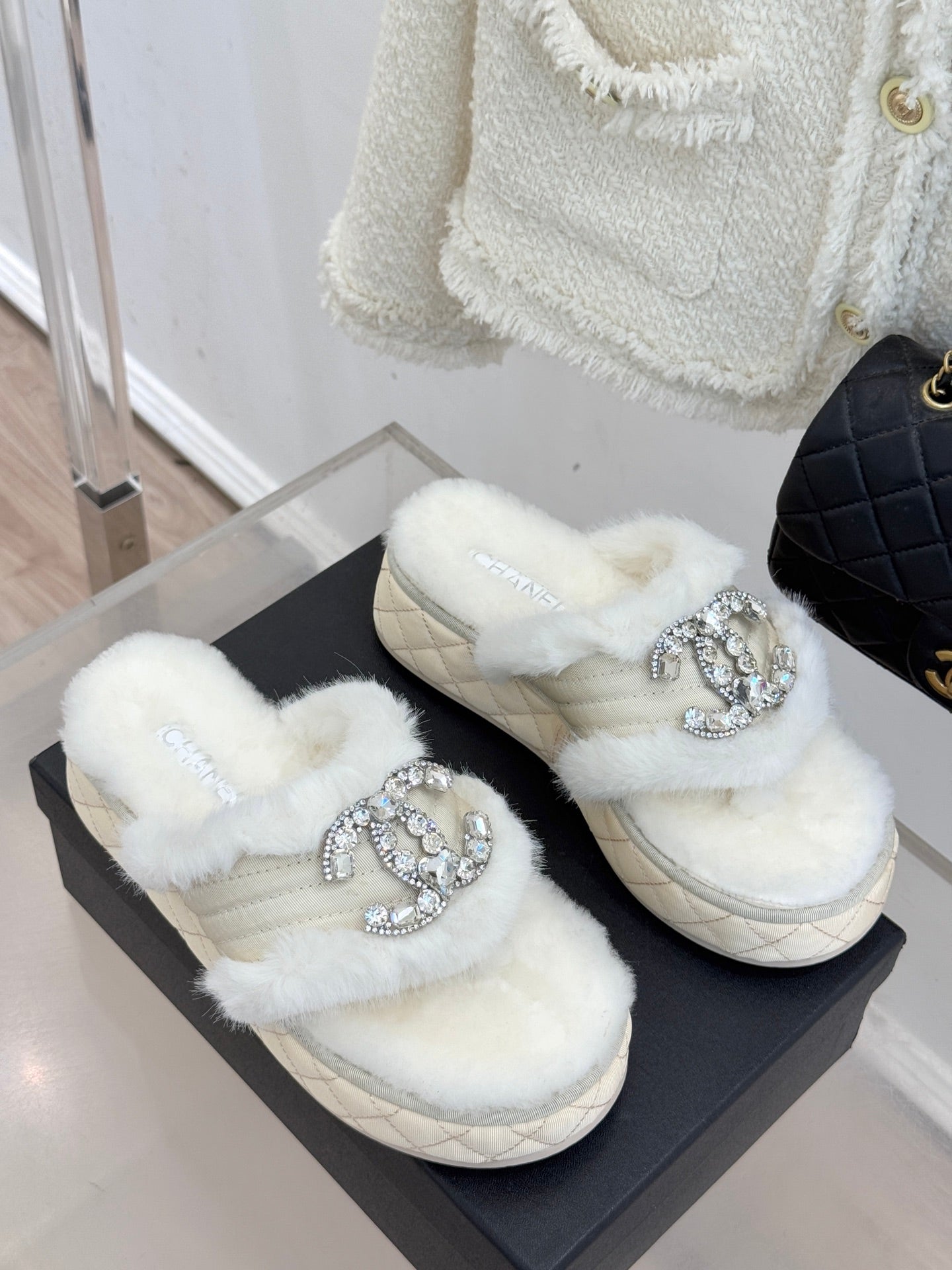 CC slipper double C rhinestone buckle white wool 512052