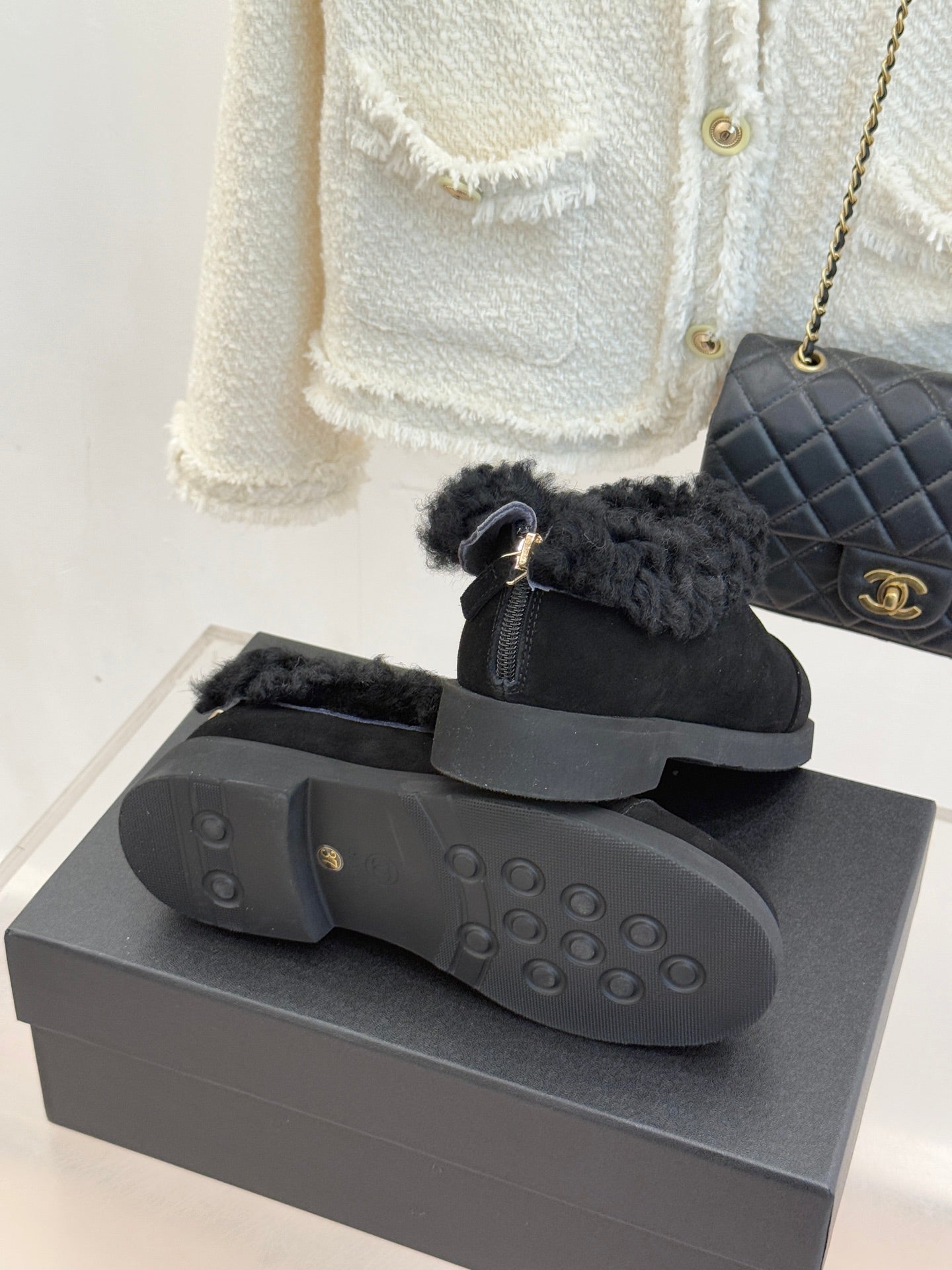 CC 25s  Furry Snow Boots Black Suede Wool 512064