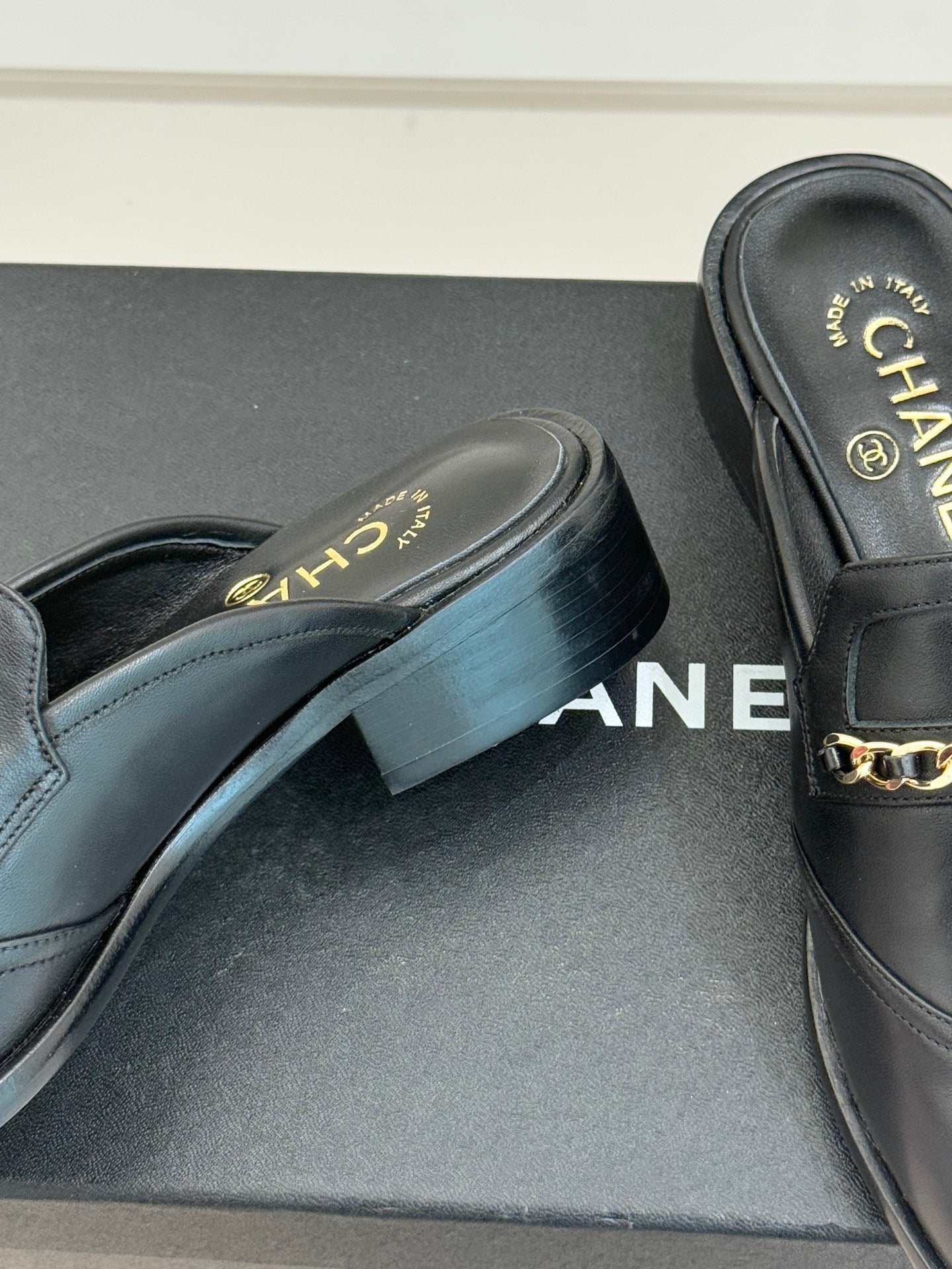 CC 26 Mule Black Calfskin 610015