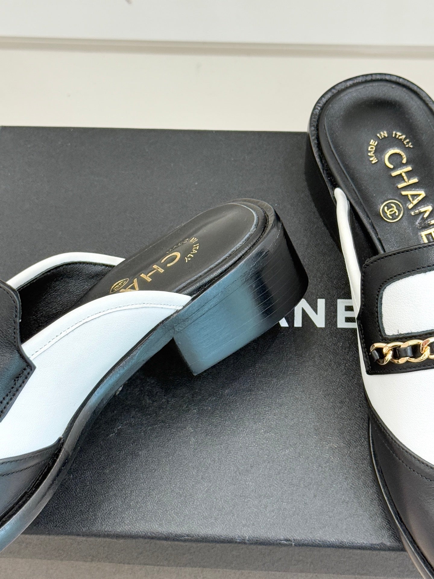 CC 26 Mule Black mix White Calfskin 610016