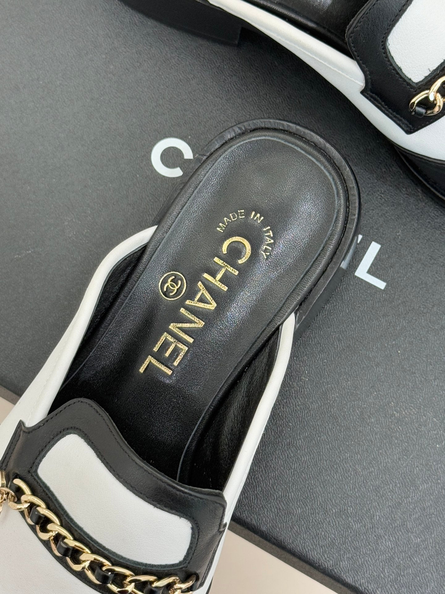 CC 26 Mule Black mix White Calfskin 610016