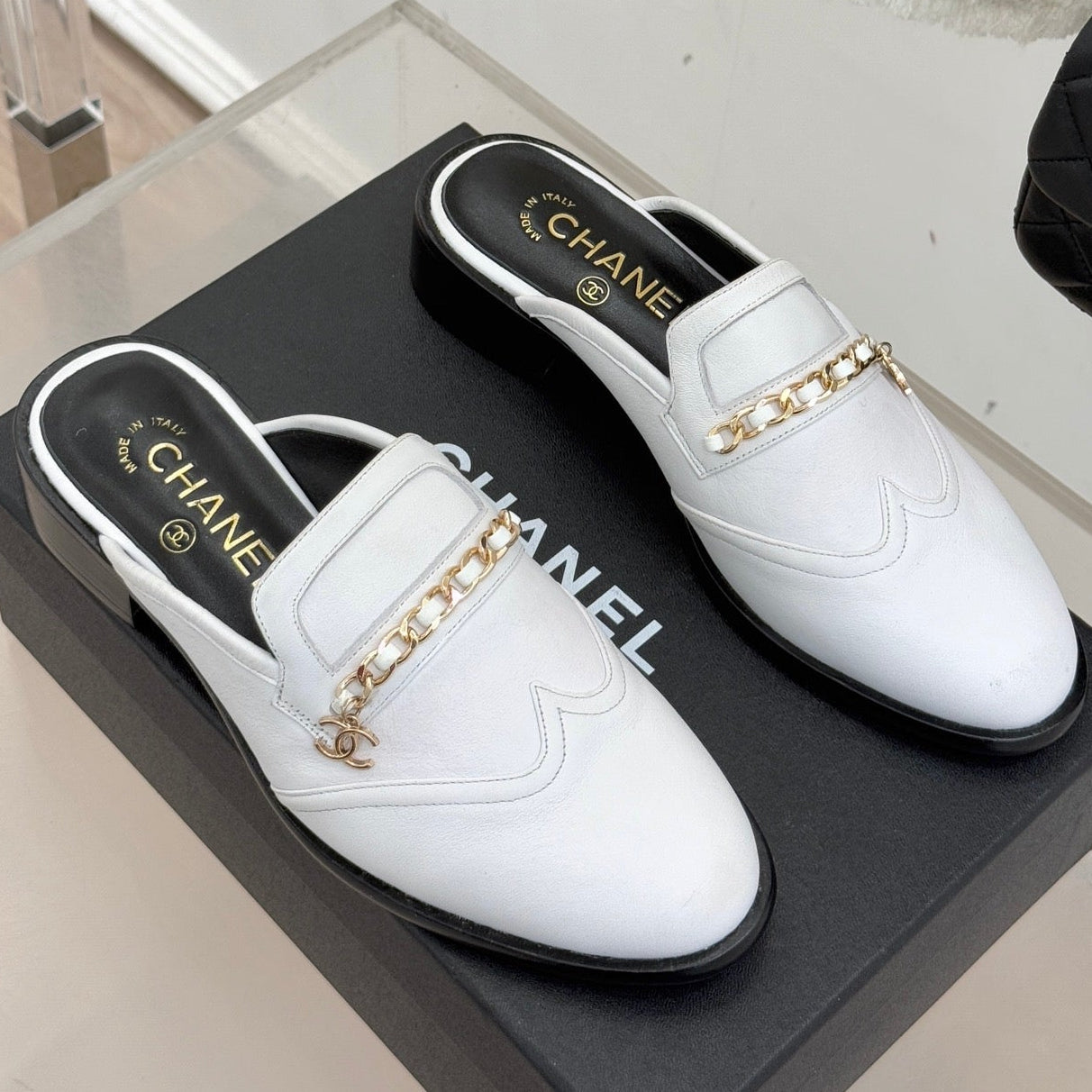 CC 26 Mule White Calfskin 610014