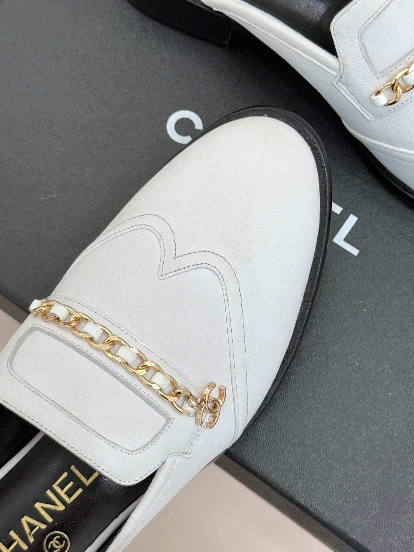 CC 26 Mule White Calfskin 610014