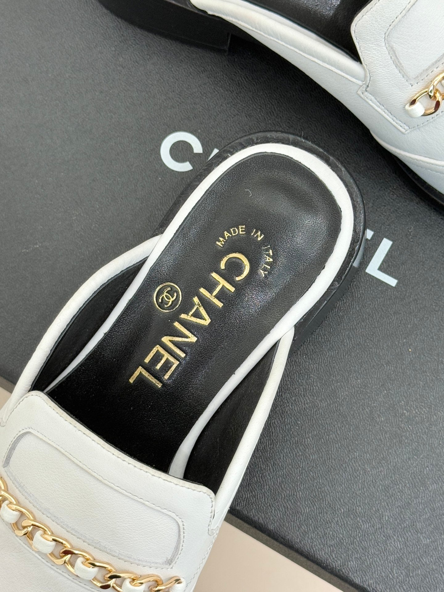 CC 26 Mule White Calfskin 610014