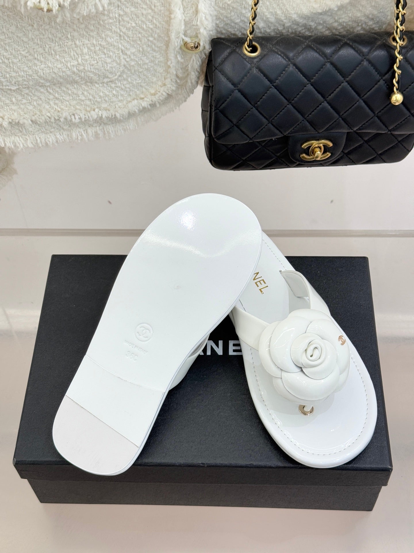 CC 26 Camellia Thong Sandal White Patent Leather 609990