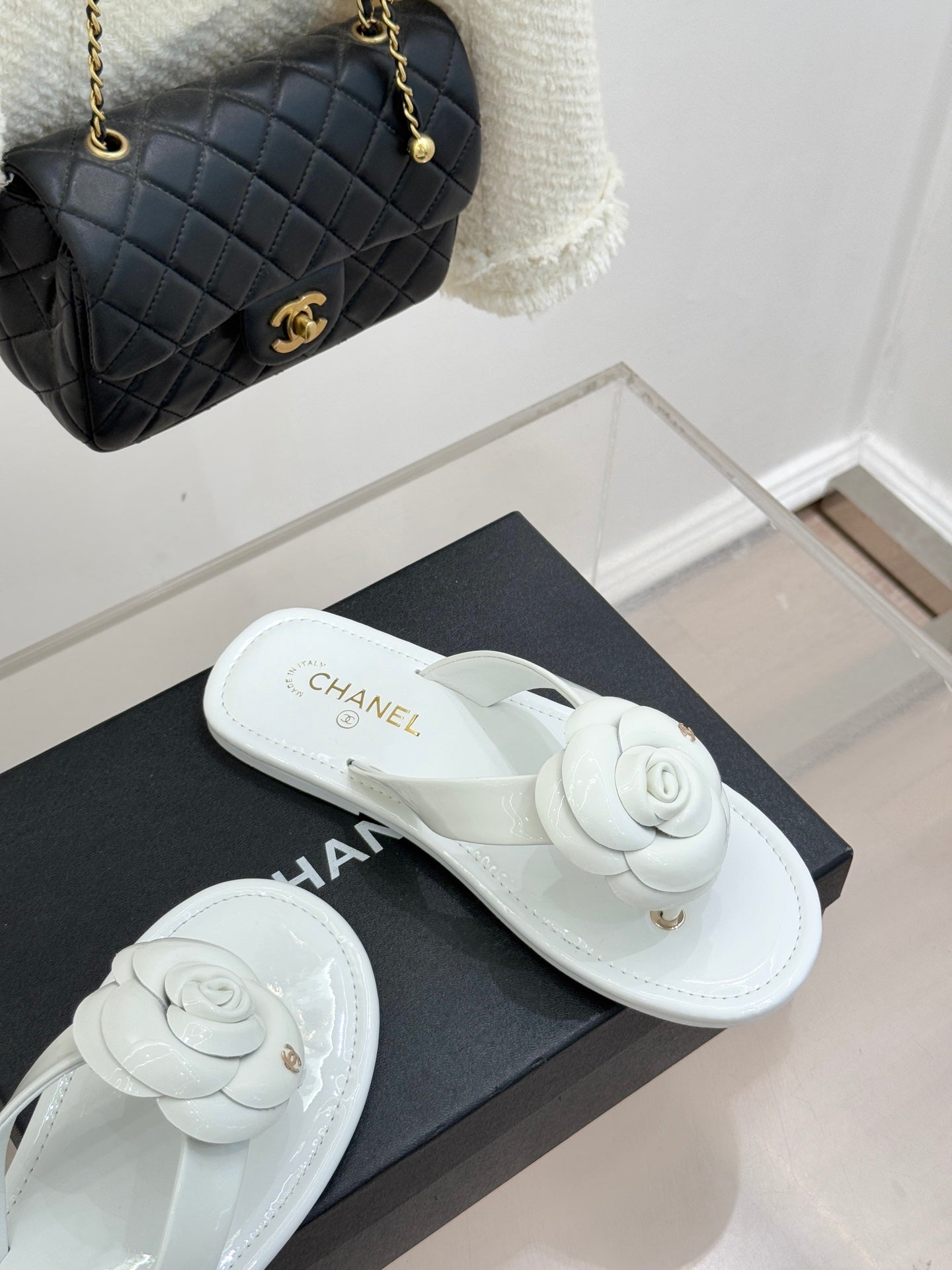 CC 26 Camellia Thong Sandal White Patent Leather 609990