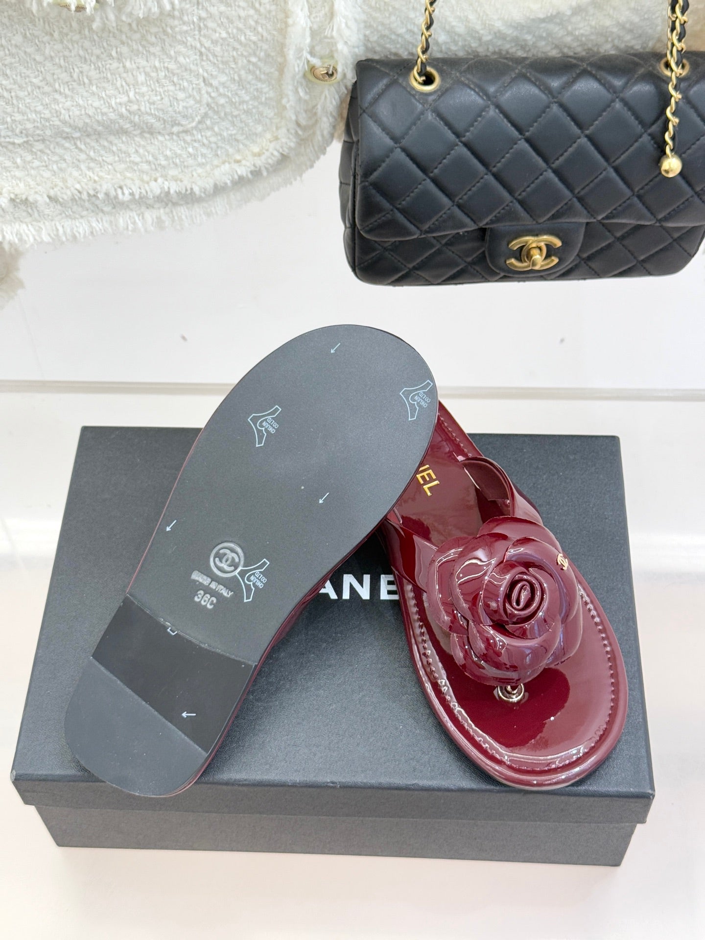 CC 26 Camellia Thong Sandal Burgundy Patent Leather 609992