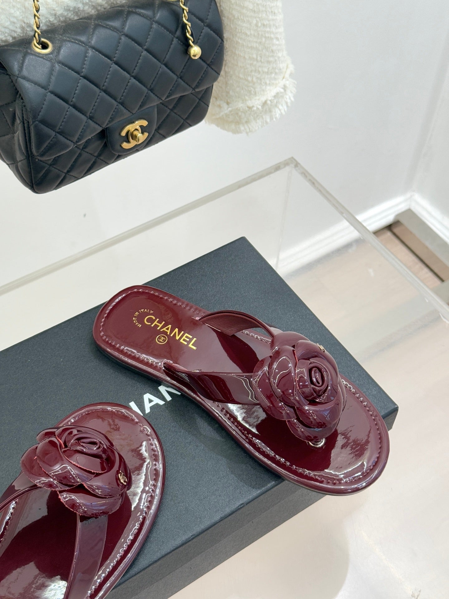 CC 26 Camellia Thong Sandal Burgundy Patent Leather 609992