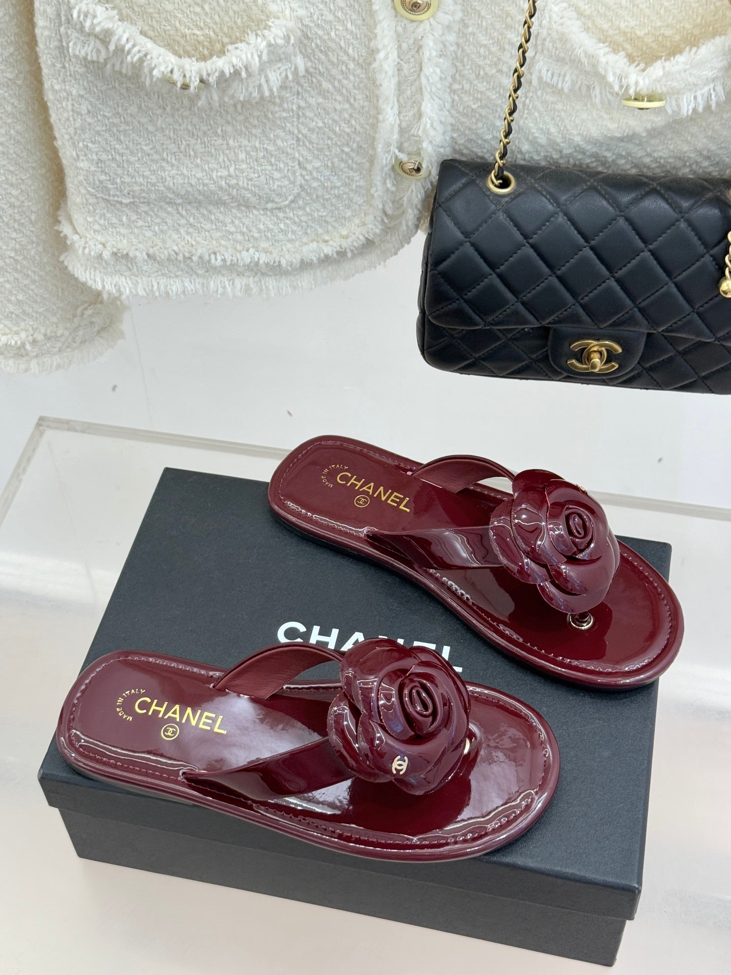 CC 26 Camellia Thong Sandal Burgundy Patent Leather 609992