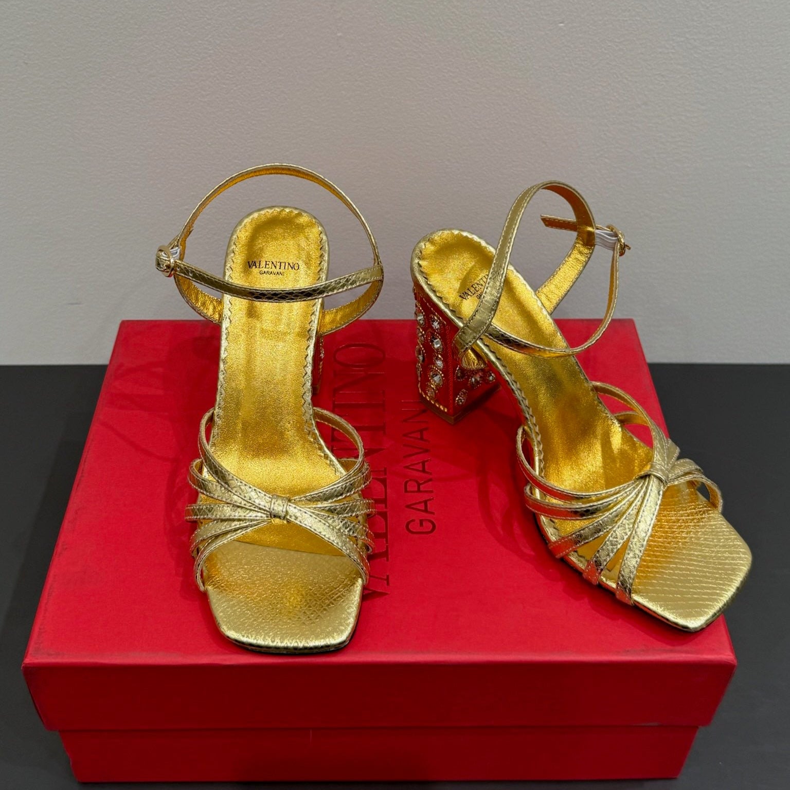 VT 25 Jewel Sandals Gold Cowhide