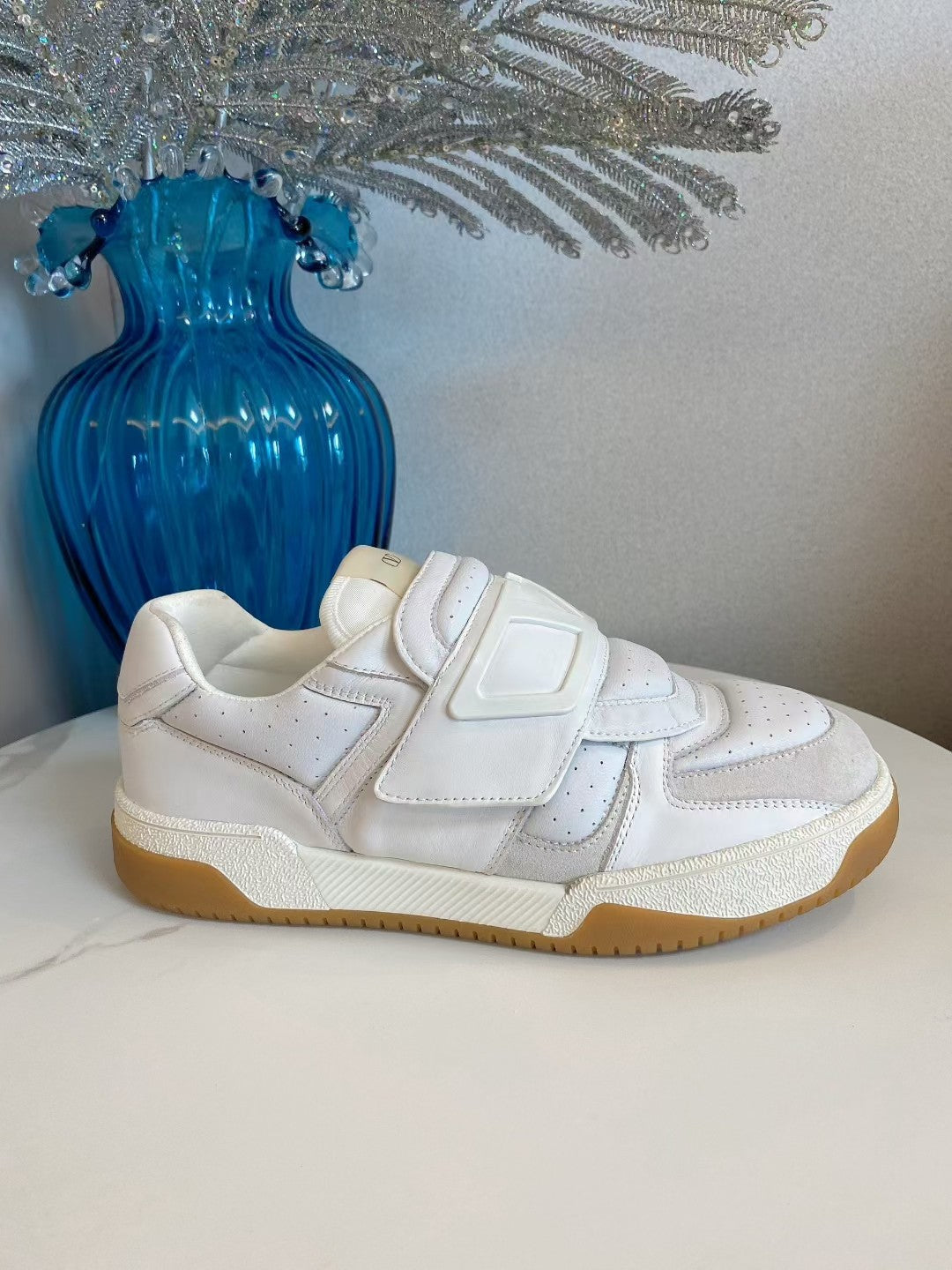 VT 25S Couple Sneakers White Calfskin Suede 563101