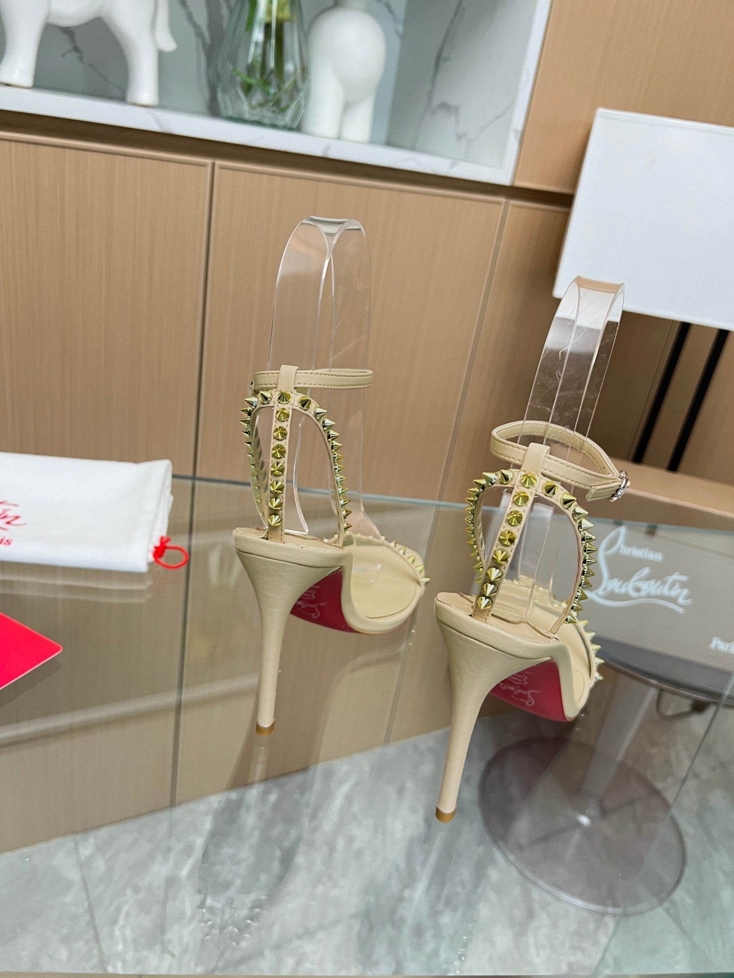 CL So Me 105 mm Strappy Sandal Cream Imported Rivets with Sheepskin 251017