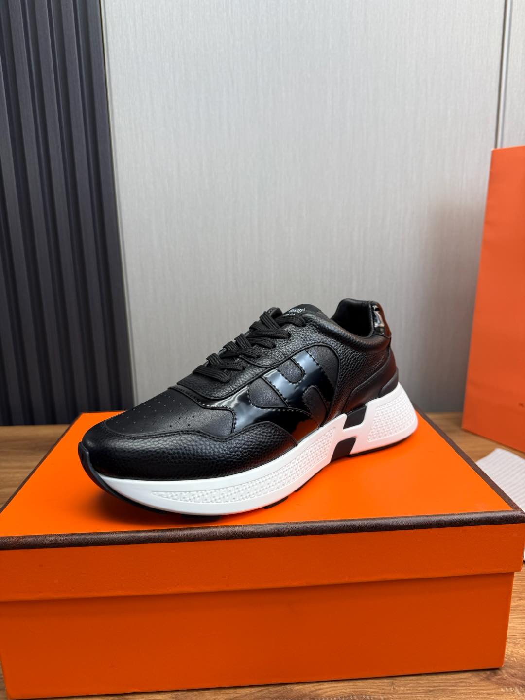 HM Men's Sneaker Black Cowhide 519230