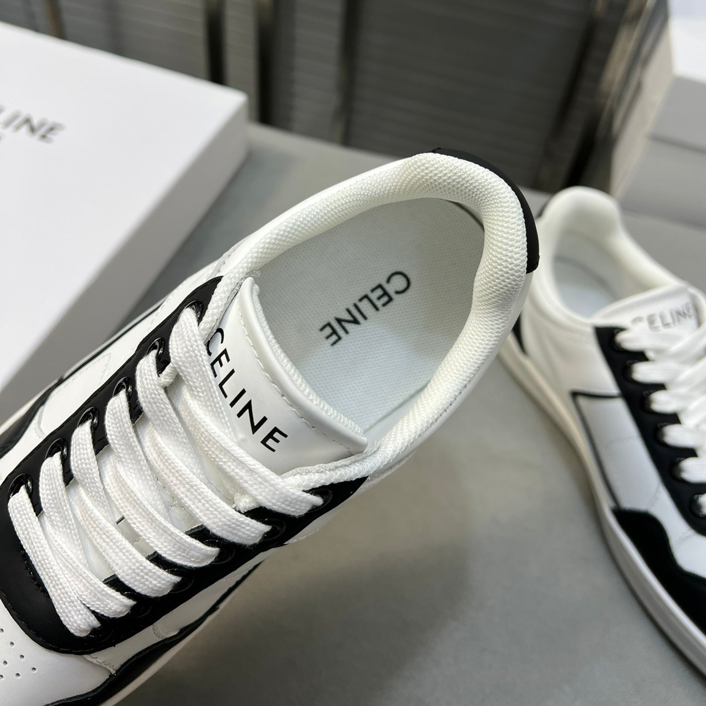 TRAINER LOW LACE-UP SNEAKER IN CALFSKIN, LAMINATED CALFSKIN AND SUEDE CALFSKIN OPTIC BLACK WHITE