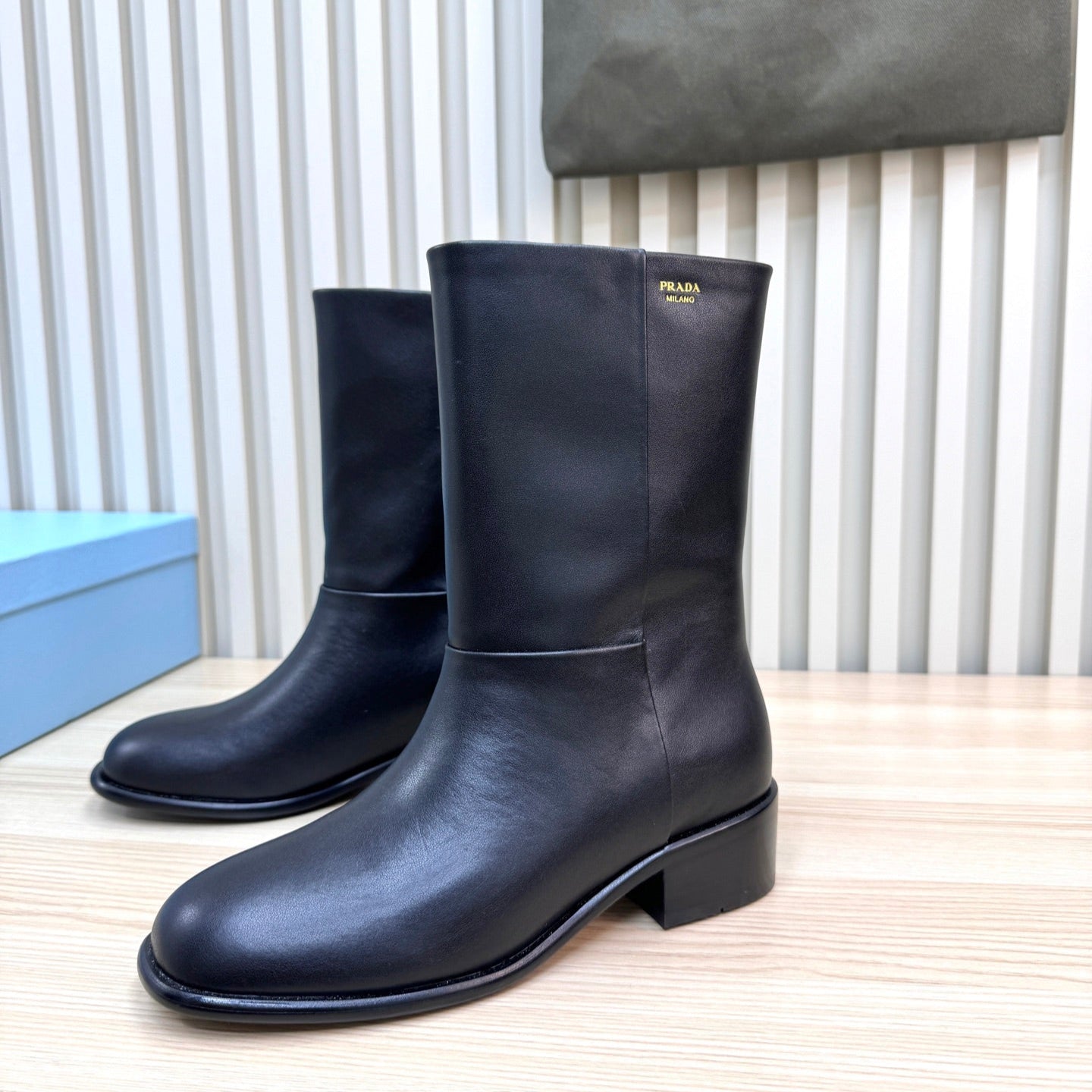 PRA latest mid-length boots black sheepskin 443659