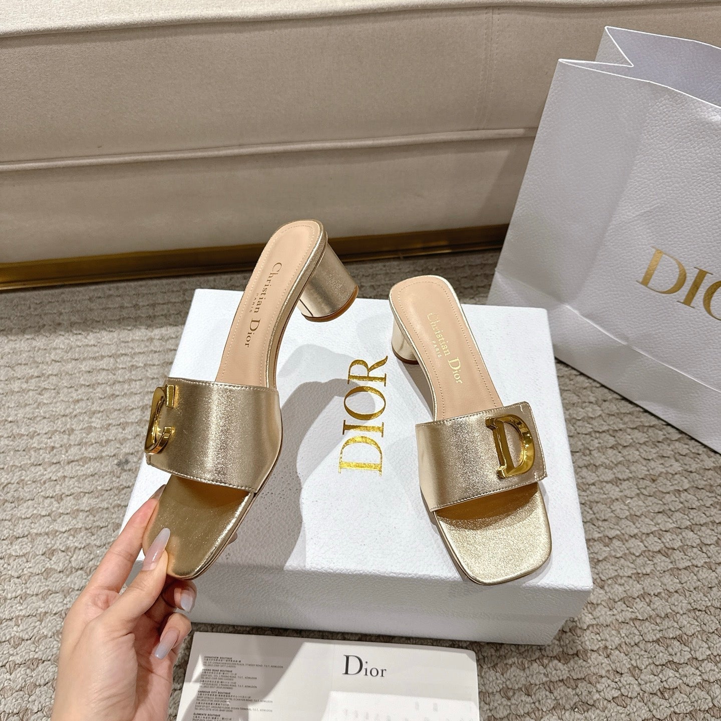 CD 25 C'EST DIO metallic gold patent leather 396131