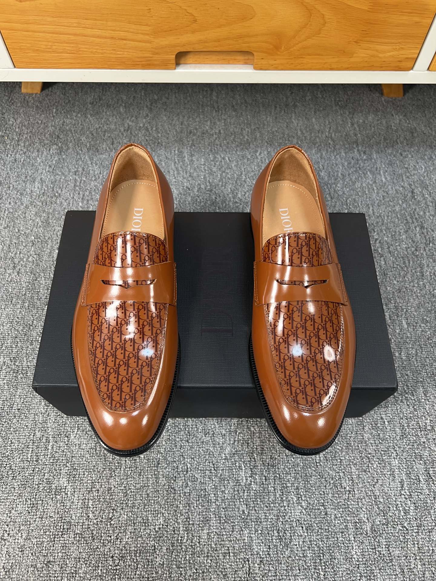 CD GRANVILLE LOAFER  GLOSSY SIENNA MONOGRAM LAMBSKIN