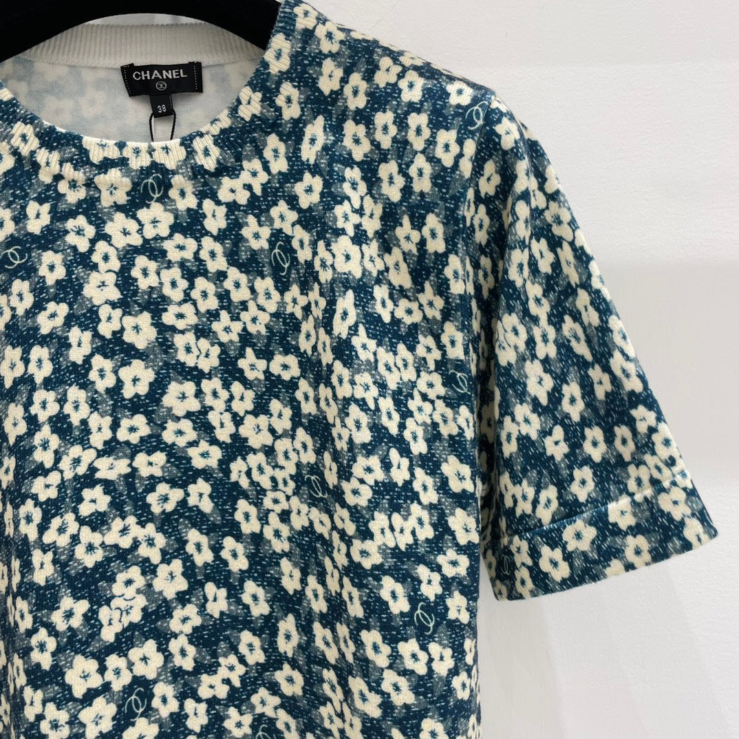 Chanel T-shirts and cut-and-sewn tops  229466