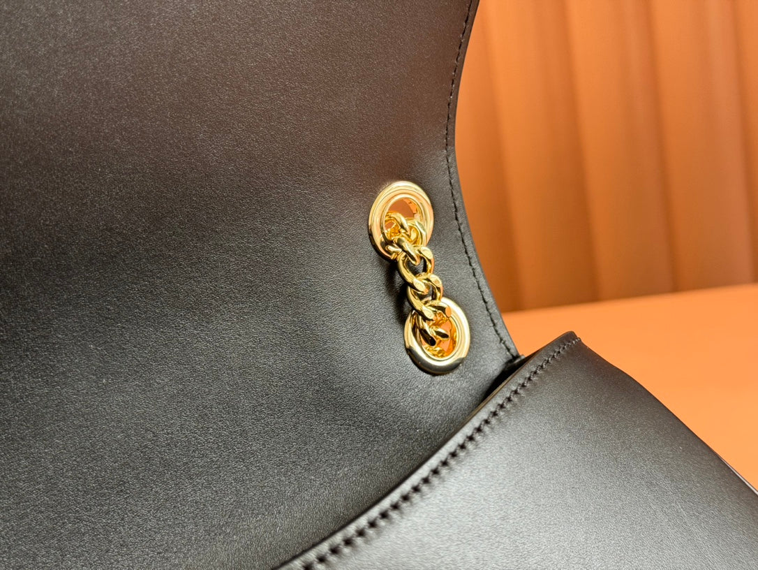 Gucci Blondie Small Shoulder Bag 26 Black Calfskin 272179