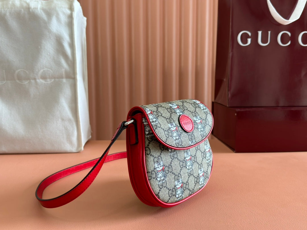 Gucci Cat Print Shoulder Bag White Red Beige Canvas 239660
