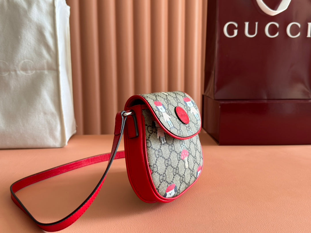 Gucci Dog Print Shoulder Bag White Red Beige Canvas 239661