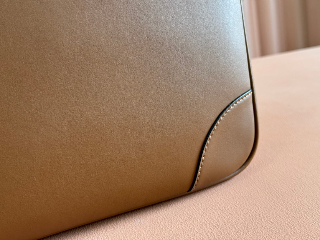 Gucci Emblem Briefcase Brown Calfskin 248359