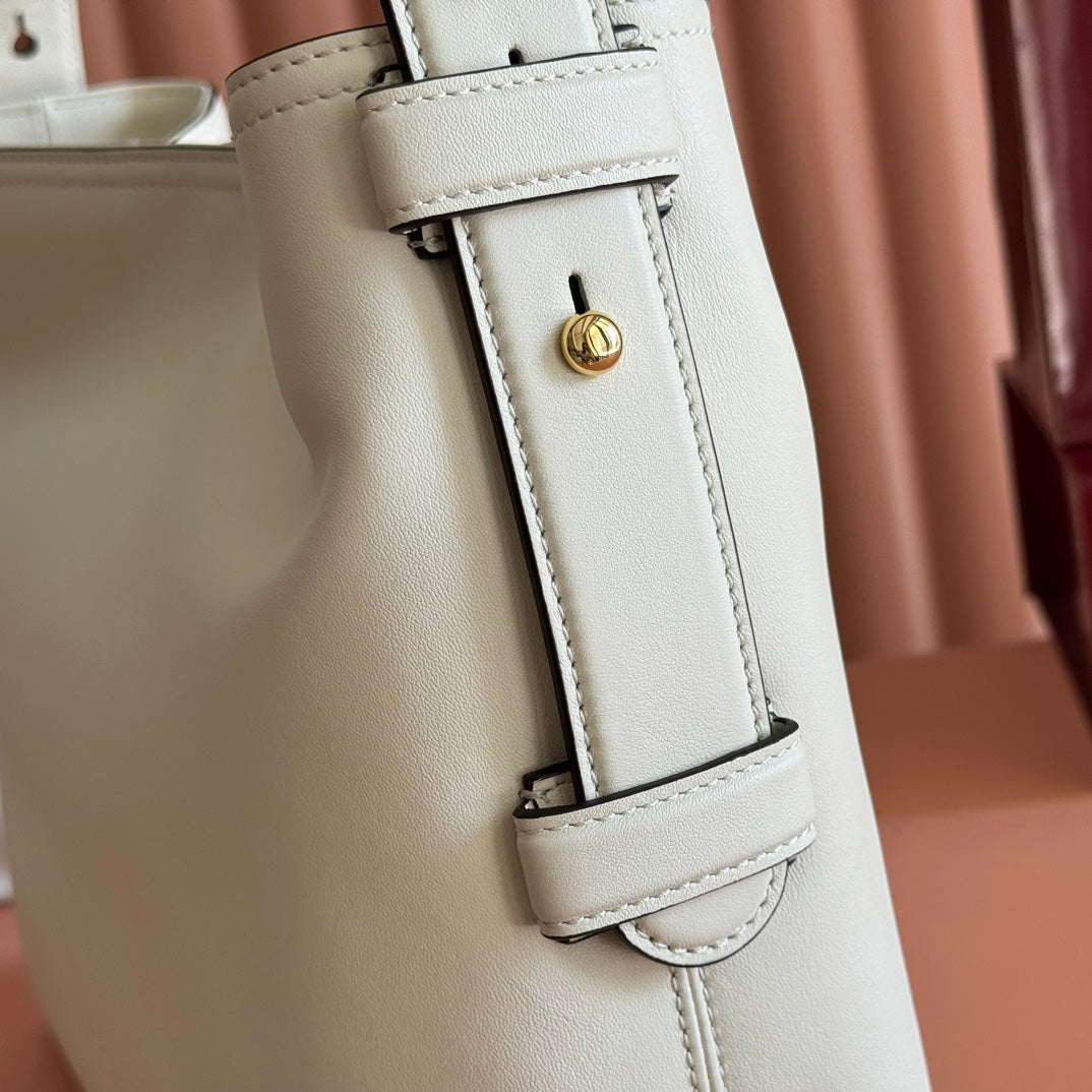 Gucci Beatrix Handbag 35 White Cowhide  272127