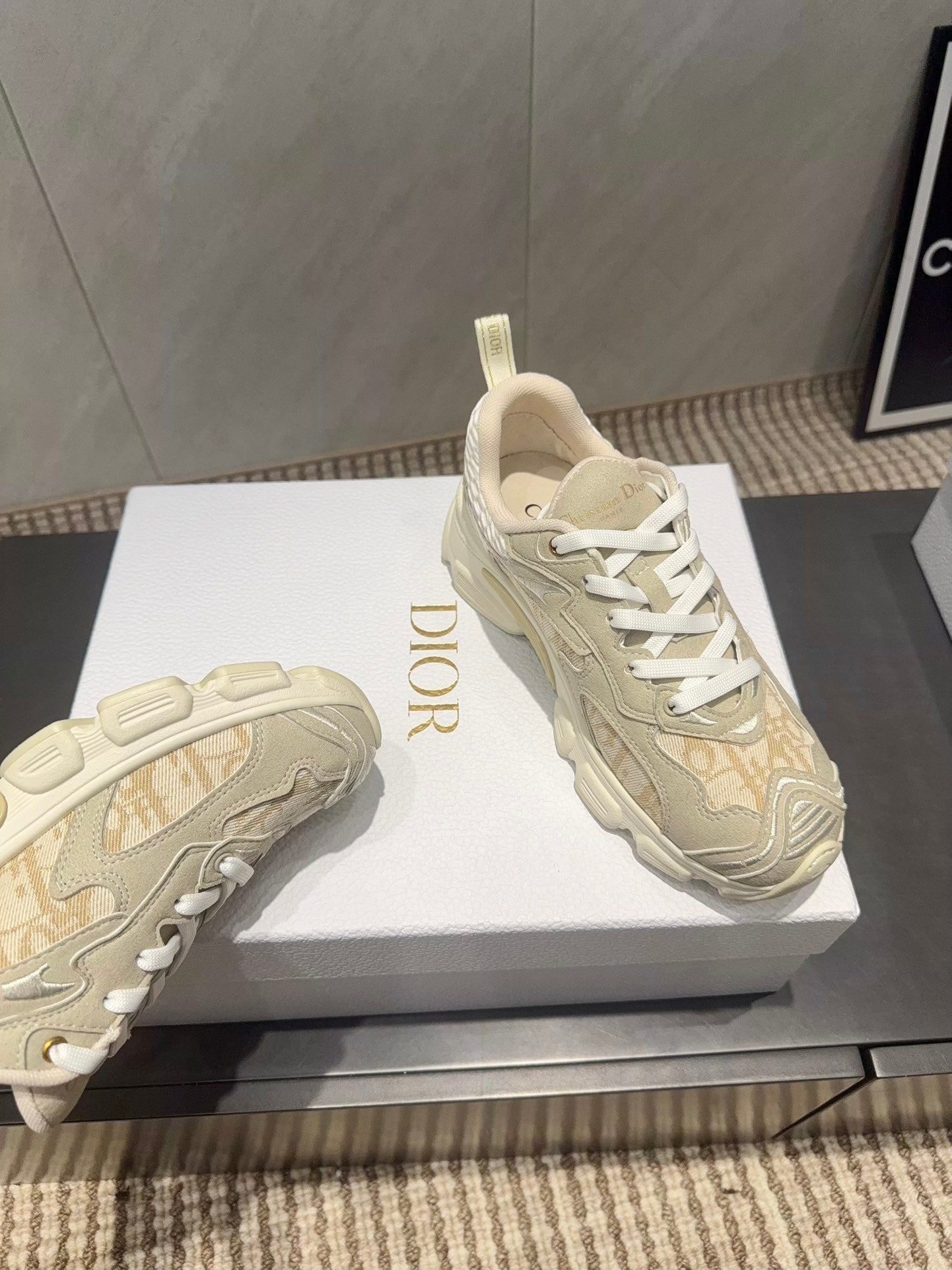 CD platform casual sneaker cream suede mesh 539675