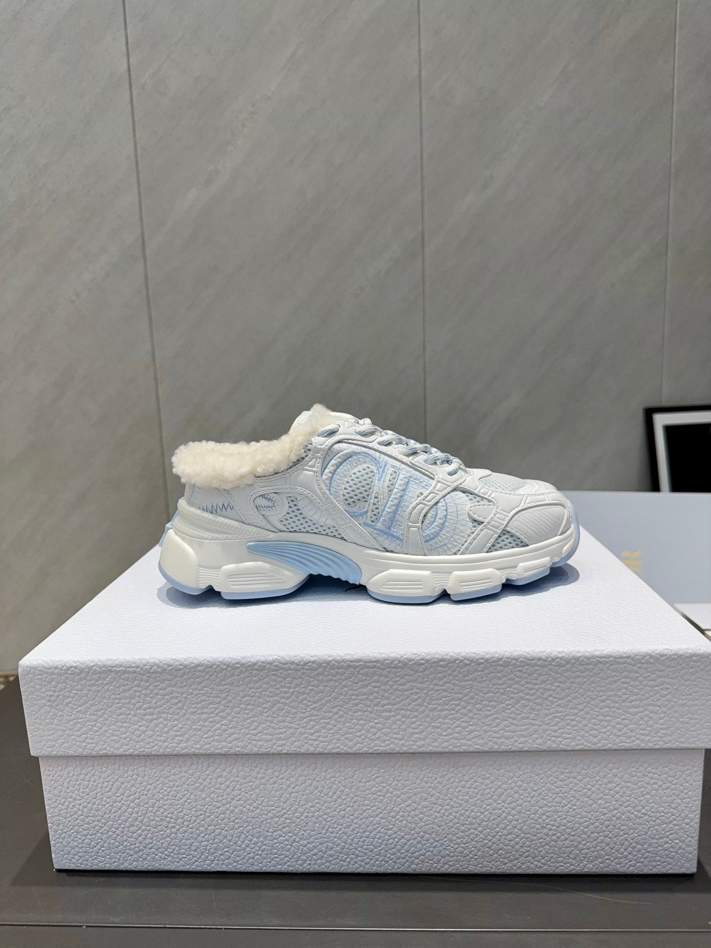 CD platform casual sneaker white light blue wool suede mesh 539682