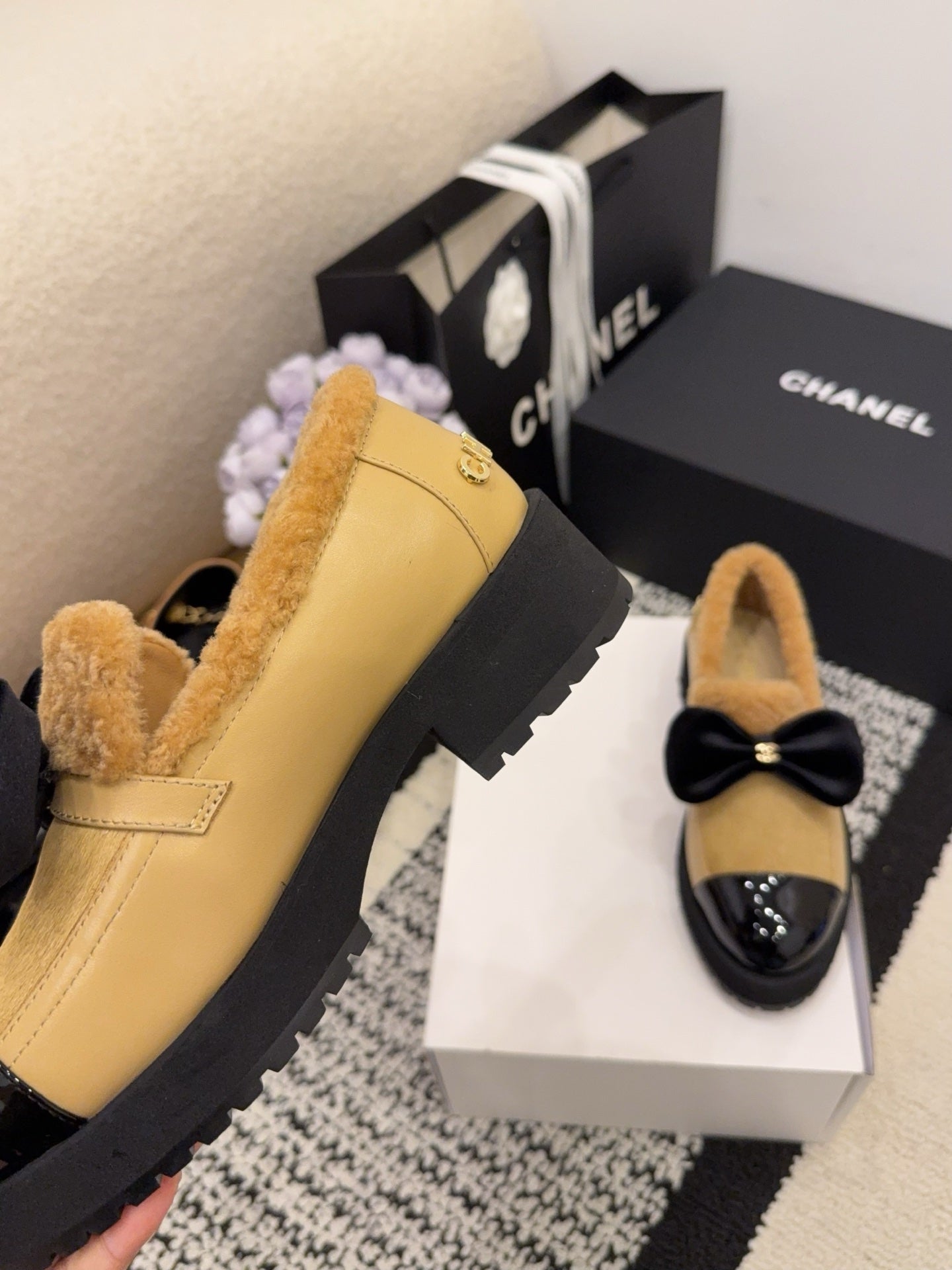CC 26 Fur-lined Loafer With Bow Black Beige Wool Leather 588824