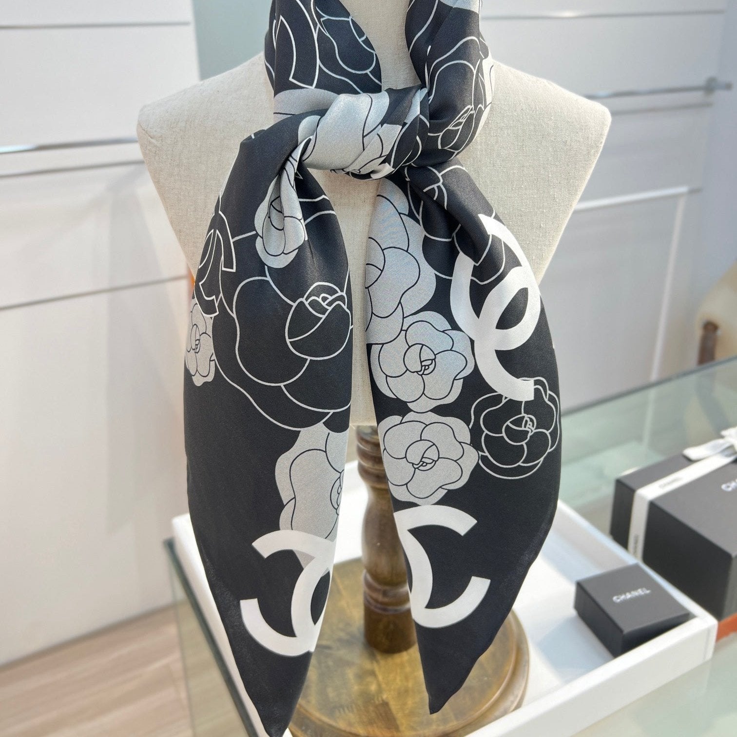 CC Square Scarf 90 CM In Black And White Camellia Logo Print Silk Twill 288740