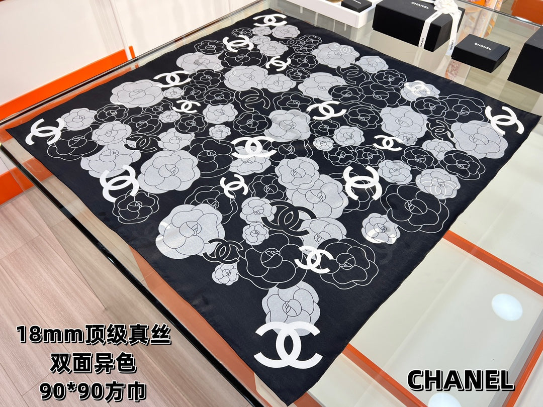 CC Square Scarf 90 CM In Black And White Camellia Logo Print Silk Twill 288740
