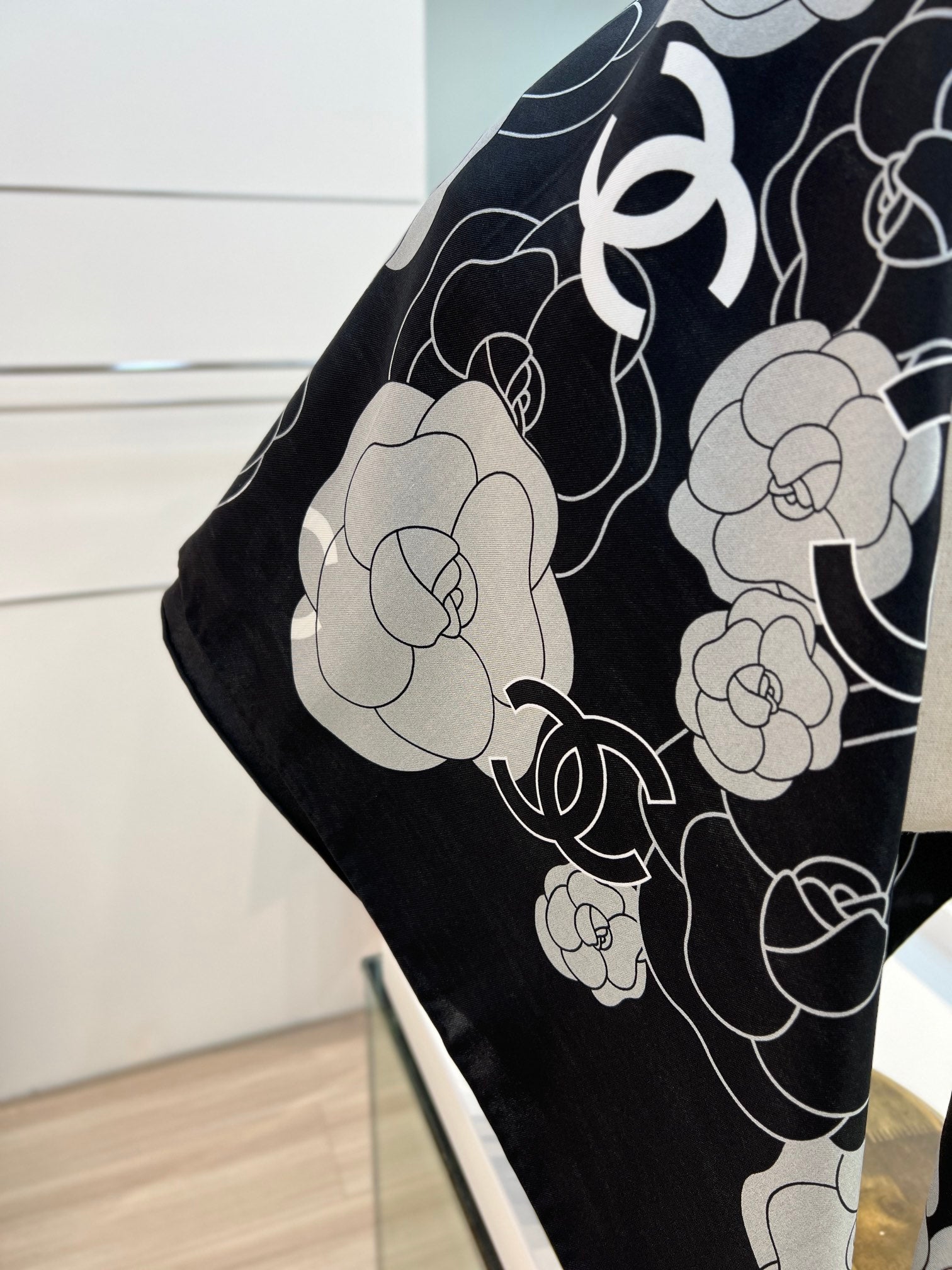 CC Square Scarf 90 CM In Black And White Camellia Logo Print Silk Twill 288740