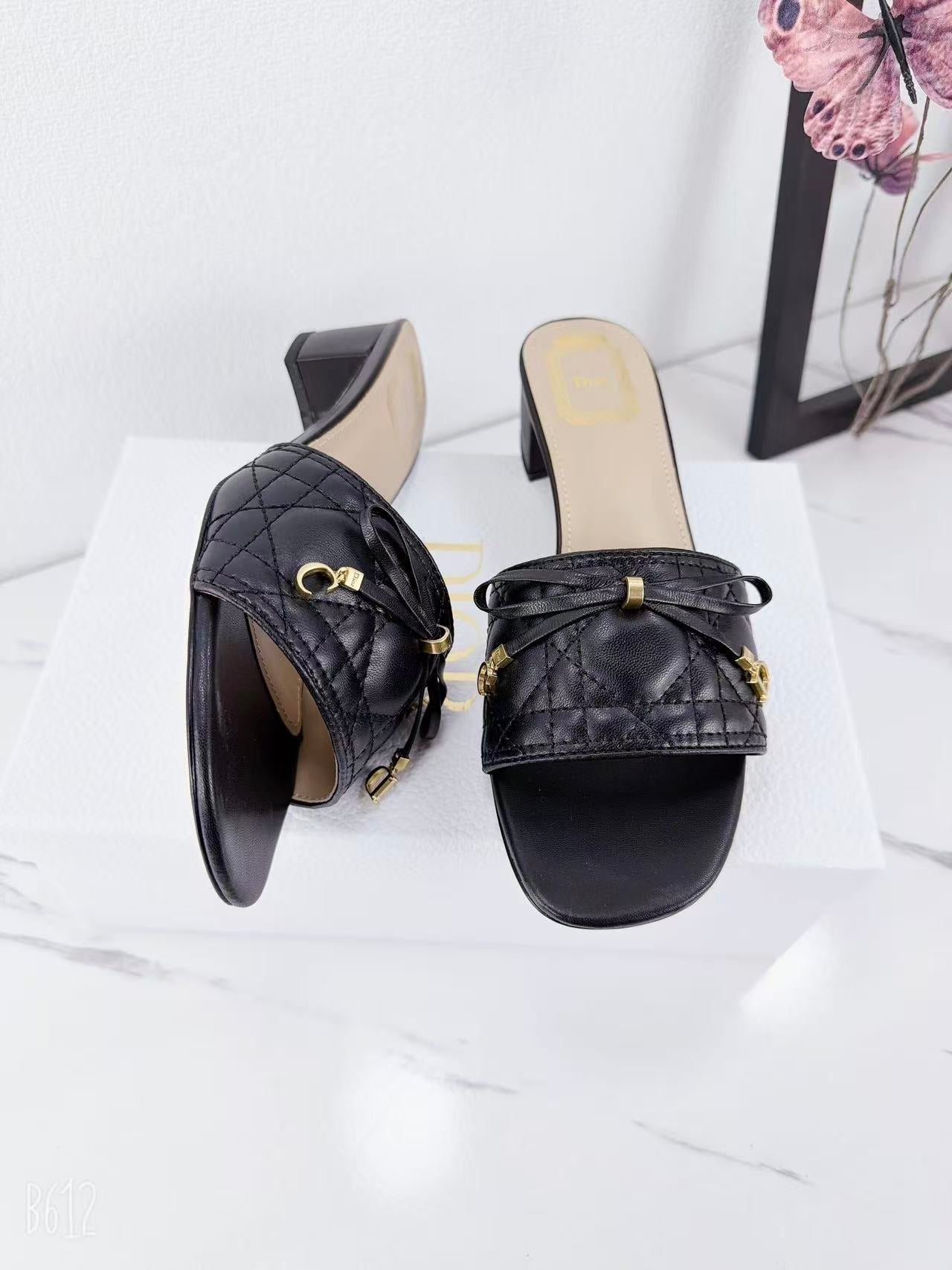 CD 26s Slippers Black Beige Cowhide 681587
