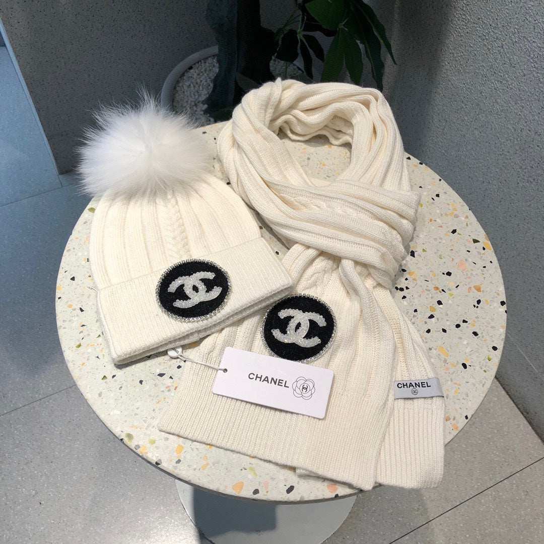 SET BEANIE HAT AND SCARF IN WHITE WOOL 424023